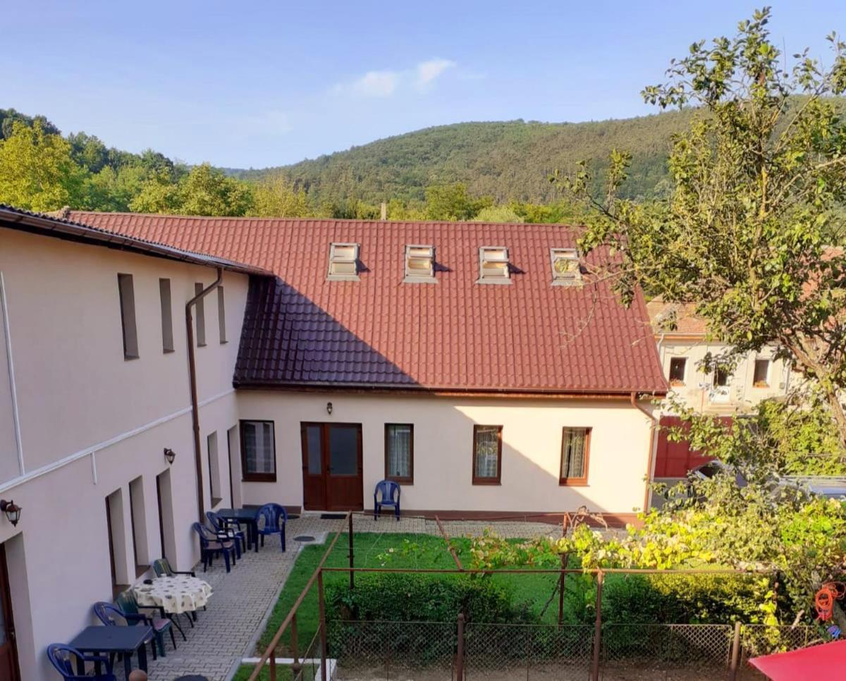 Casa Bunicii Otel Sasca Montană Dış mekan fotoğraf